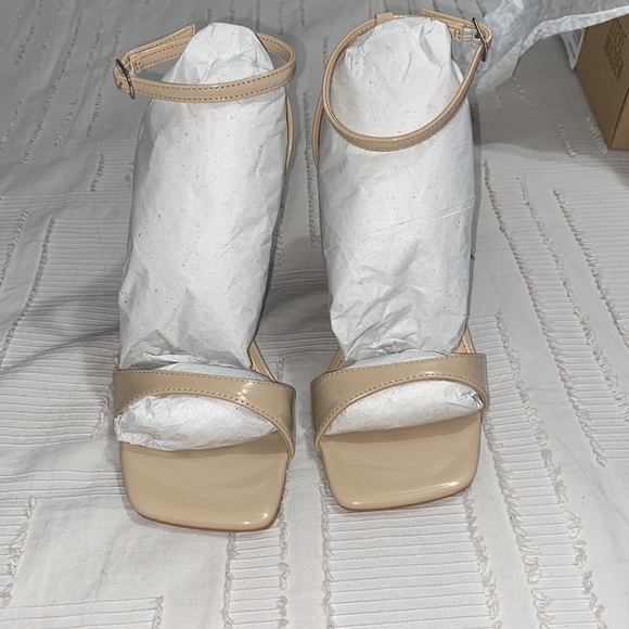 Nude high shine heels - Picture 4 of 9